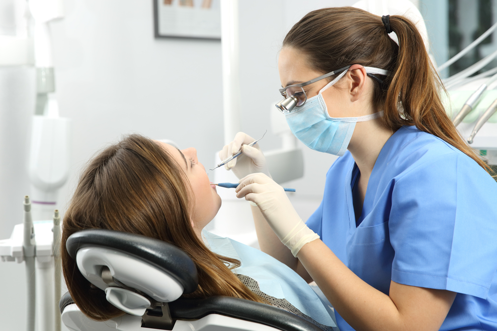 Woman visiting the dental hygienist